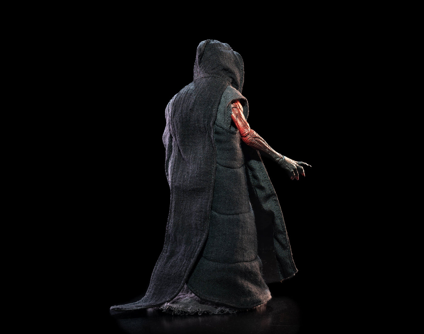 Figura Obscura: The Masque of the Red Death, Black Robes