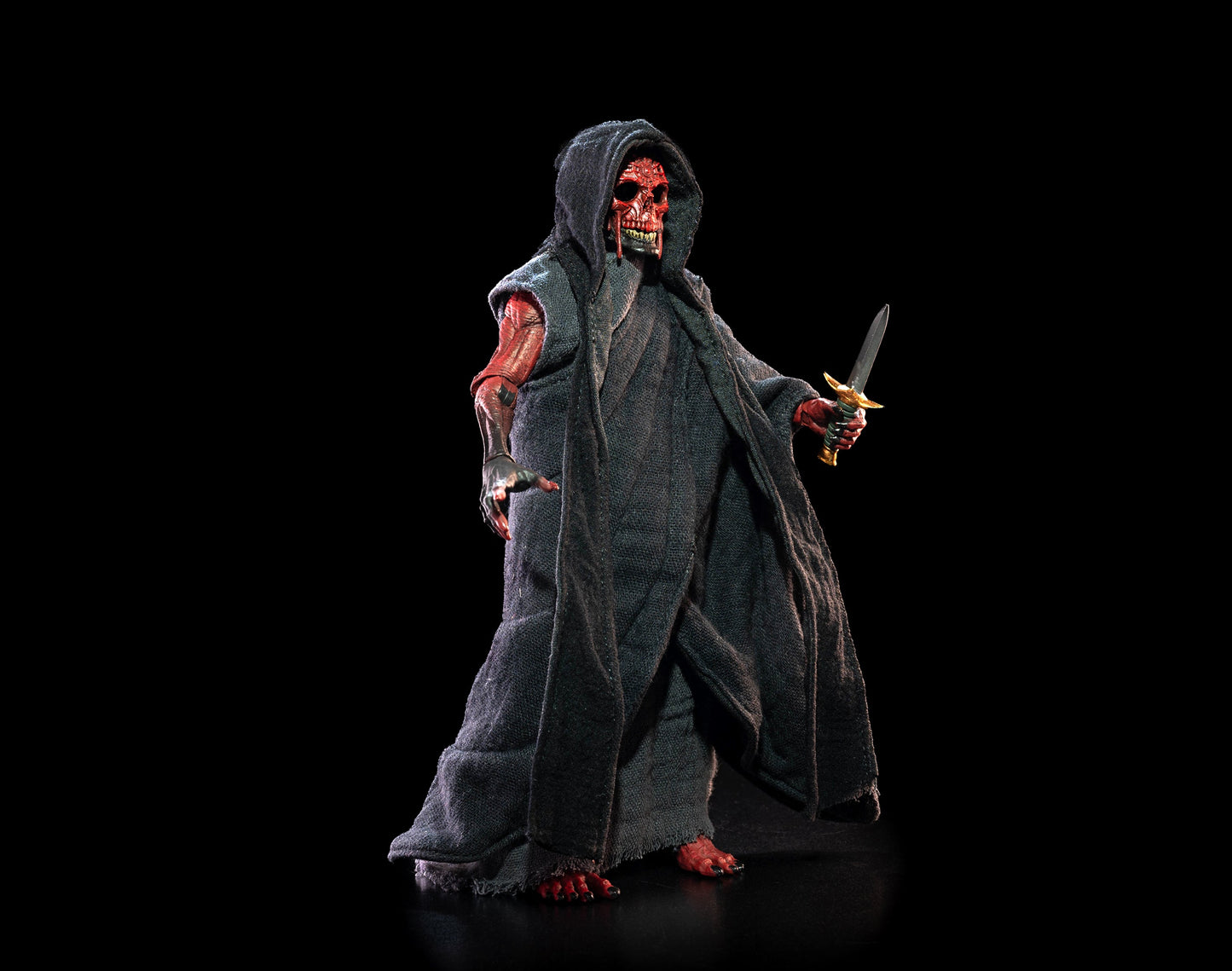 Figura Obscura: The Masque of the Red Death, Black Robes